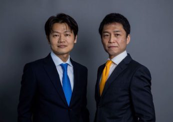 (右)株式会社ミスターマーケティング 代表取締役 代表コンサルタント 村松 勝／(左)同 取締役 吉田 隆太